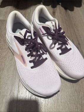 Brooks Women’s Athletic Shoes in Light Pink with Dark Purple Laces